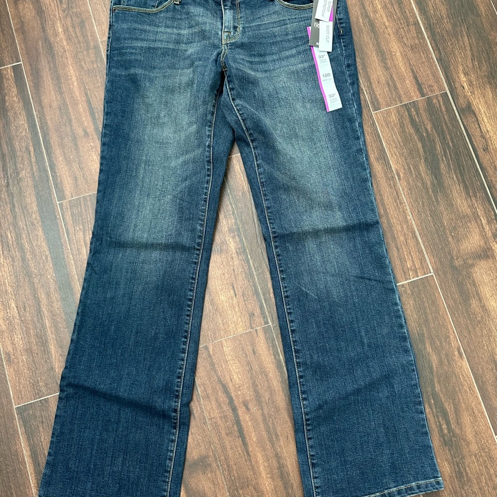 Mossimo Women’s size 10 Boot Cut Jeans NWT new